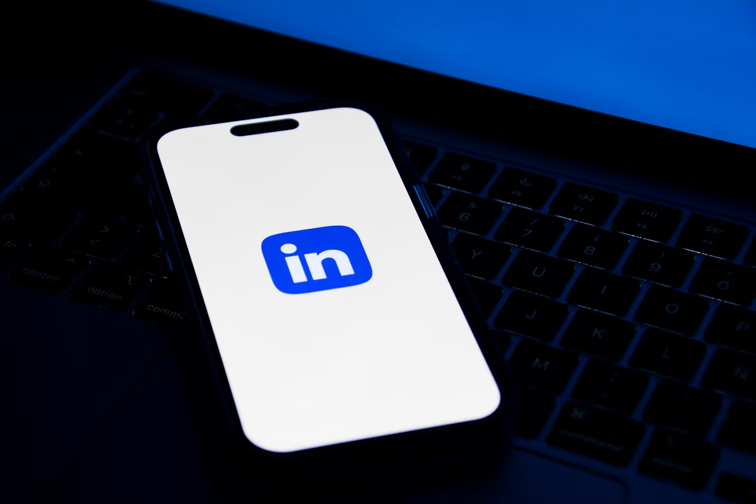 Build a LinkedIn Profile That Gets You Noticed by Recruiters